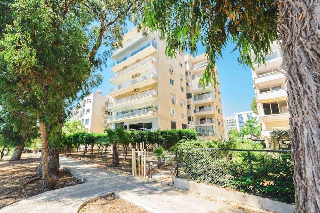 Myria Court Lägenhet Limassol Exteriör bild